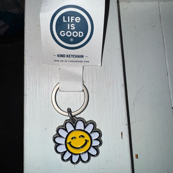 Life Is Good Yellow Smiley Flower Keychain - Picture 1 of 3